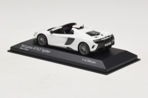 McLaren 675LT Spider Silica White Minichamps 1:43 537154432 Métal Moulé — image 3 sur 5
