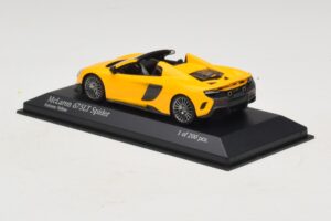 McLaren 675LT Spider Volcano Yellow Minichamps 1:43 537154430 Métal Moulé — image 3 sur 5