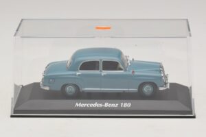 Mercedes 180 W120 Bleu Maxichamps 1:43 940033102 Métal Moulé — image 4 sur 5