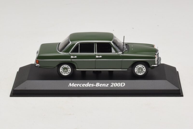 Mercedes 200D W115 Vert Foncé Maxichamps 1:43 940034001 Métal Moulé