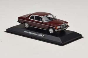 Mercedes 230 CE C123 Rouge Maxichamps 1:43 940032221 Métal Moulé — image 3 sur 5