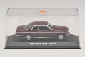 Mercedes 230 CE C123 Rouge Maxichamps 1:43 940032221 Métal Moulé — image 4 sur 5