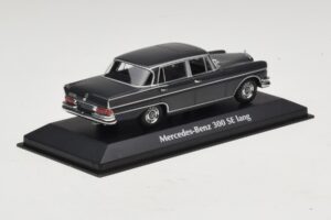 Mercedes 300 SE W112 Lang Gris Foncé Maxichamps 1:43 940035201 Métal Moulé — image 2 sur 5