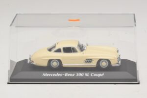 Mercedes 300 SL W198 Blanc Maxichamps 1:43 940039002 Métal Moulé — image 4 sur 5