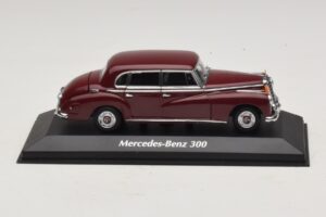 Mercedes 300 W186 Rouge Foncé Maxichamps 1:43 940039060 Métal Moulé