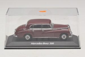 Mercedes 300 W186 Rouge Foncé Maxichamps 1:43 940039060 Métal Moulé — image 4 sur 5