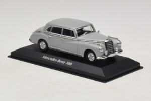Mercedes 300 W186 Gris Maxichamps 1:43 940039061 Métal Moulé — image 3 sur 5