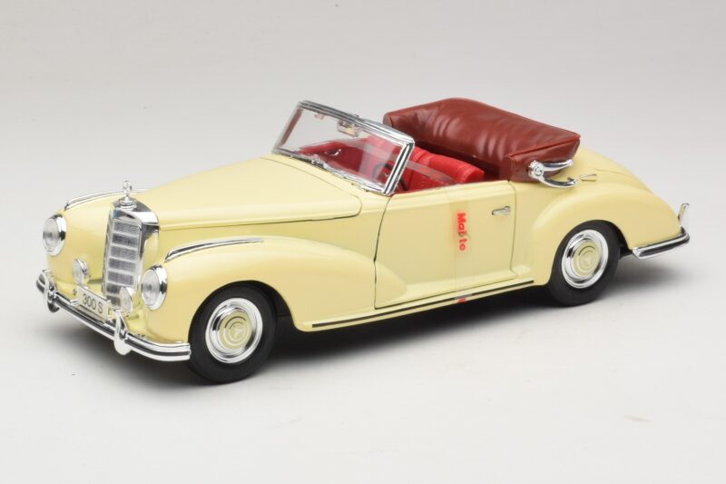 Mercedes 300S Crème Maisto 1:18 31806 Métal Moulé