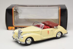 Mercedes 300S Crème Maisto 1:18 31806 Métal Moulé — image 8 sur 8