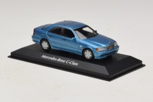 Mercedes C-Class W202 Bleu Métallisé Maxichamps 1:43 940037060 Métal Moulé — image 3 sur 5