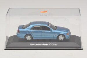 Mercedes C-Class W202 Bleu Métallisé Maxichamps 1:43 940037060 Métal Moulé — image 4 sur 5