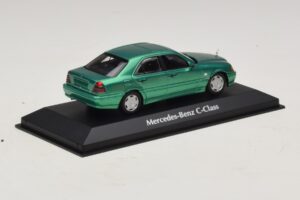 Mercedes C-Class W202 Vert Métallisé Maxichamps 1:43 940037061 Métal Moulé — image 2 sur 5