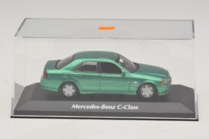 Mercedes C-Class W202 Vert Métallisé Maxichamps 1:43 940037061 Métal Moulé — image 4 sur 5