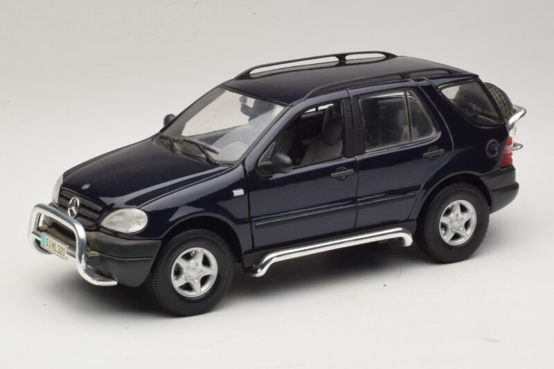 Mercedes ML320 W163 Bleu Maisto 1:18 31847 Métal Moulé