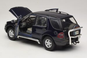 Mercedes ML320 W163 Bleu Maisto 1:18 31847 Métal Moulé — image 5 sur 8