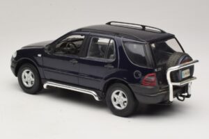 Mercedes ML320 W163 Bleu Maisto 1:18 31847 Métal Moulé — image 7 sur 8