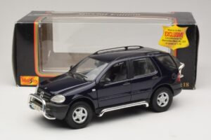 Mercedes ML320 W163 Bleu Maisto 1:18 31847 Métal Moulé — image 8 sur 8
