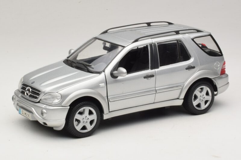 Mercedes ML55 AMG W163 Argent Maisto 1:18 31876-P1 Métal Moulé
