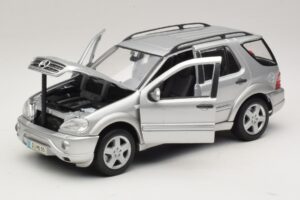 Mercedes ML55 AMG W163 Argent Maisto 1:18 31876-P1 Métal Moulé — image 2 sur 8
