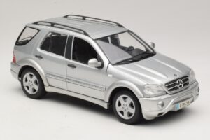 Mercedes ML55 AMG W163 Argent Maisto 1:18 31876-P1 Métal Moulé — image 6 sur 8