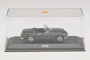 MG MGB Mk1 Vert Maxichamps 1:43 940131031 Métal Moulé — image 4 sur 5