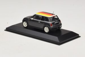 Mini Cooper One R50 Vert Avec Drapeau Allemand Minichamps 1:43 MINI033 Métal Moulé — image 3 sur 5