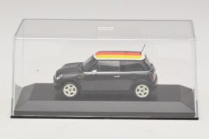 Mini Cooper One R50 Vert Avec Drapeau Allemand Minichamps 1:43 MINI033 Métal Moulé — image 4 sur 5