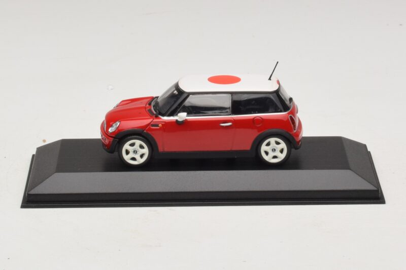 Mini Cooper One R50 Rouge Avec Drapeau Japonais Minichamps 1:43 MINI034 Métal Moulé