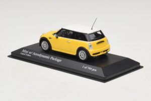 Mini Cooper One R50 avec Pack Aéro Jaune Minichamps 1:43 431138274 Métal Moulé — image 3 sur 4