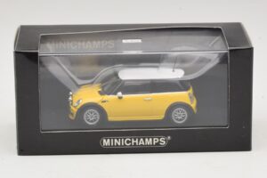 Mini Cooper One R50 avec Pack Aéro Jaune Minichamps 1:43 431138274 Métal Moulé — image 4 sur 4