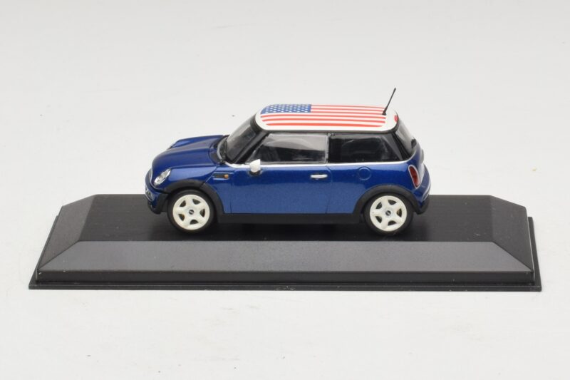Mini Cooper S R53 Bleu Avec Drapeau Américain Minichamps 1:43 Mini Cooper S R53 Bleu Avec Drapeau Américain Minichamps 1:43 MINI014 Métal Moulé