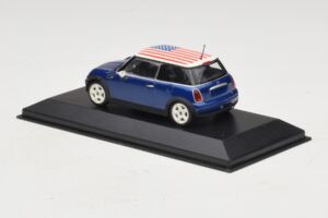 Mini Cooper S R53 Bleu Avec Drapeau Américain Minichamps 1:43 MINI014 Métal Moulé — image 3 sur 5