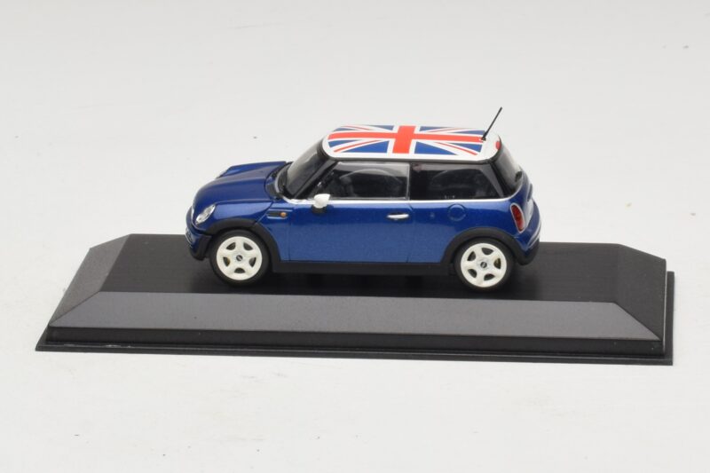 Mini Cooper S R53 Bleu Avec Drapeau Britannique Minichamps 1:43 Mini Cooper S R53 Bleu Avec Drapeau Britannique Minichamps 1:43 MINI026 Métal Moulé