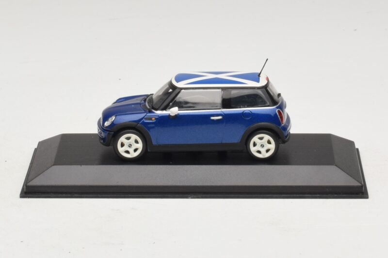 Mini Cooper S R53 Bleu Avec Drapeau Écossais Minichamps 1:43 Mini Cooper S R53 Bleu Avec Drapeau Écossais Minichamps 1:43 MINI016 Métal Moulé