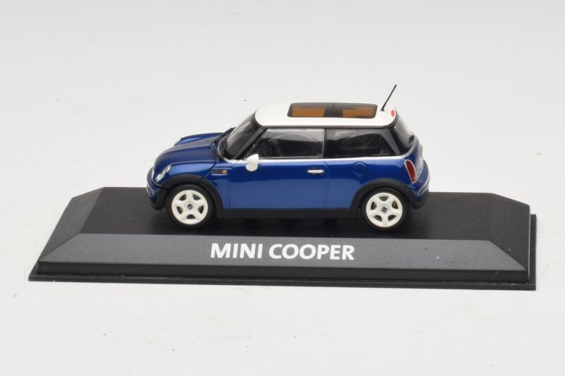 Mini Cooper S R53 Bleu Foncé Avec Toit Panoramique Minichamps 1:43 Mini Cooper S R53 Bleu Foncé Avec Toit Panoramique Minichamps 1:43 MINI021 Métal Moulé