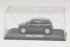 Mini Cooper S R53 Vert Foncé Avec Toit Noir Minichamps 1:43 MINI023 Métal Moulé — image 4 sur 5