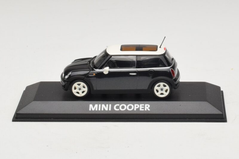 Mini Cooper S R53 Vert Foncé Avec Toit Panoramique Minichamps 1:43 Mini Cooper S R53 Vert Foncé Avec Toit Panoramique Minichamps 1:43 MINI015 Métal Moulé
