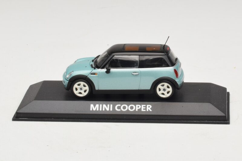Mini Cooper S R53 Bleu Clair Métallisé Avec Toit Noir Minichamps 1:43 MINI030 Métal Moulé