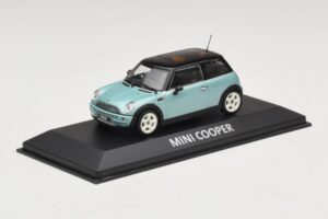 Mini Cooper S R53 Bleu Clair Métallisé Avec Toit Noir Minichamps 1:43 MINI030 Métal Moulé — image 2 sur 4