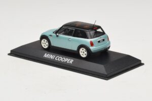 Mini Cooper S R53 Bleu Clair Métallisé Avec Toit Noir Minichamps 1:43 MINI030 Métal Moulé — image 3 sur 4