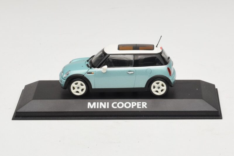 Mini Cooper S R53 Bleu Clair Métallisé Avec Toit Panoramique Minichamps 1:43 Mini Cooper S R53 Bleu Clair Métallisé Avec Toit Panoramique Minichamps 1:43 MINI018 Métal Moulé