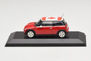 Mini Cooper S R53 Rouge Avec Drapeau Canadien Minichamps 1:43 MINI017 Métal Moulé