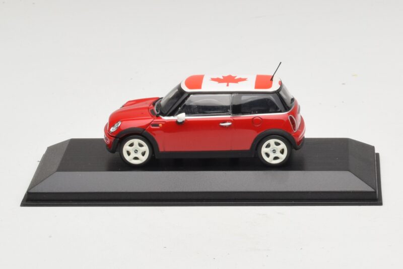 Mini Cooper S R53 Rouge Avec Drapeau Canadien Minichamps 1:43 MINI017 Métal Moulé