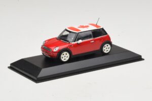 Mini Cooper S R53 Rouge Avec Drapeau Canadien Minichamps 1:43 MINI017 Métal Moulé — image 2 sur 5