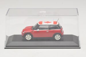 Mini Cooper S R53 Rouge Avec Drapeau Canadien Minichamps 1:43 MINI017 Métal Moulé — image 4 sur 5