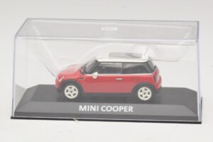 Mini Cooper S R53 Rouge Avec Toit Panoramique Minichamps 1:43 MINI024 Métal Moulé — image 4 sur 5