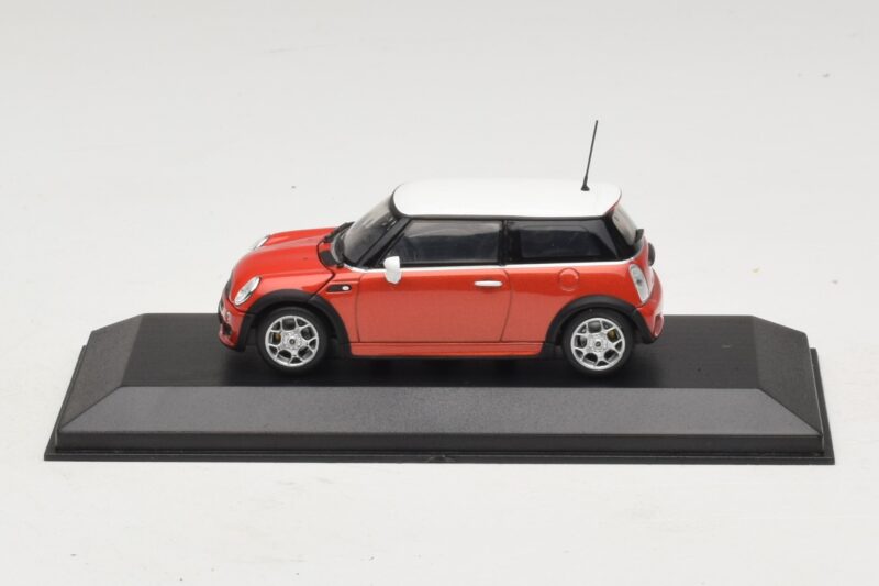 Mini Cooper S R53 Rouge Avec Toit Blanc Minichamps 1:43 MINI025 Métal Moulé