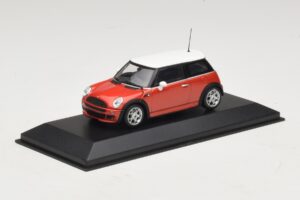 Mini Cooper S R53 Rouge Avec Toit Blanc Minichamps 1:43 MINI025 Métal Moulé — image 2 sur 5
