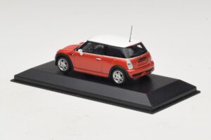 Mini Cooper S R53 Rouge Avec Toit Blanc Minichamps 1:43 MINI025 Métal Moulé — image 3 sur 5