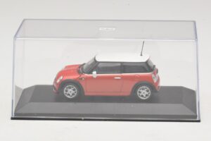 Mini Cooper S R53 Rouge Avec Toit Blanc Minichamps 1:43 MINI025 Métal Moulé — image 4 sur 5